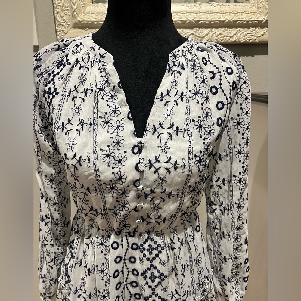 COPY - Embroidered flowy light dress - Picture 4 of 7